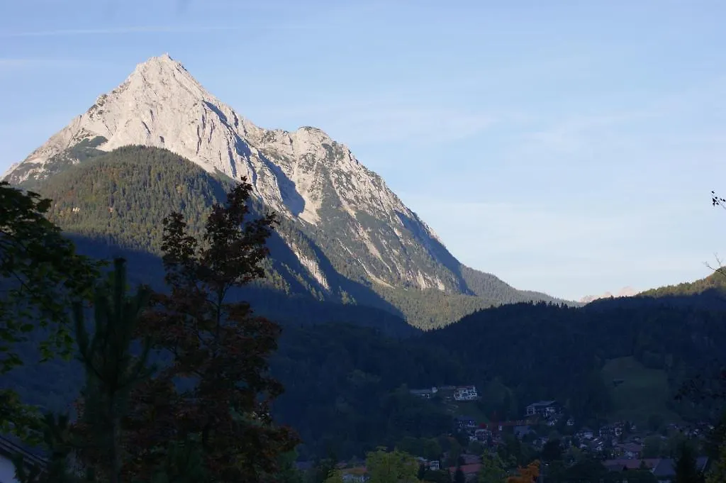 Gaestehaus Laerchenhang Mittenwald Guest house